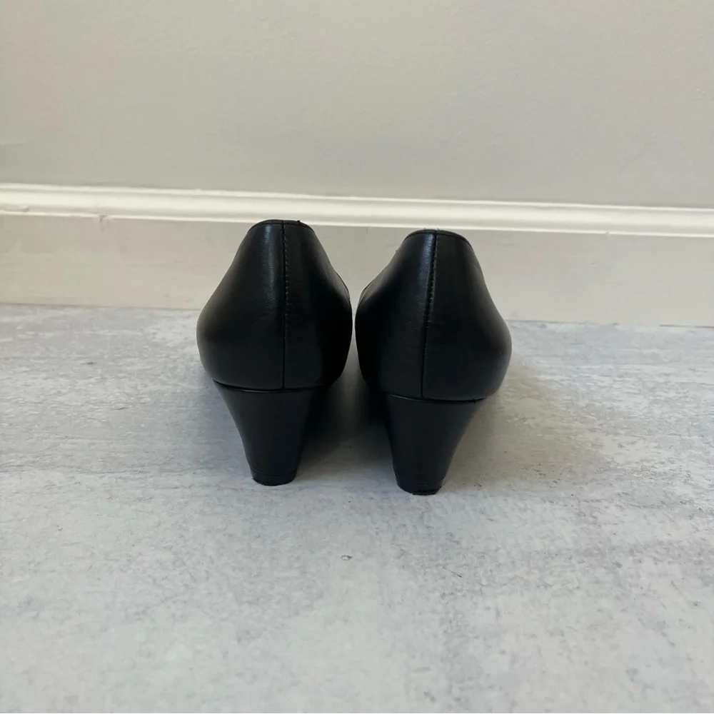Naturalizer Leather Wedge Pumps 6 Black